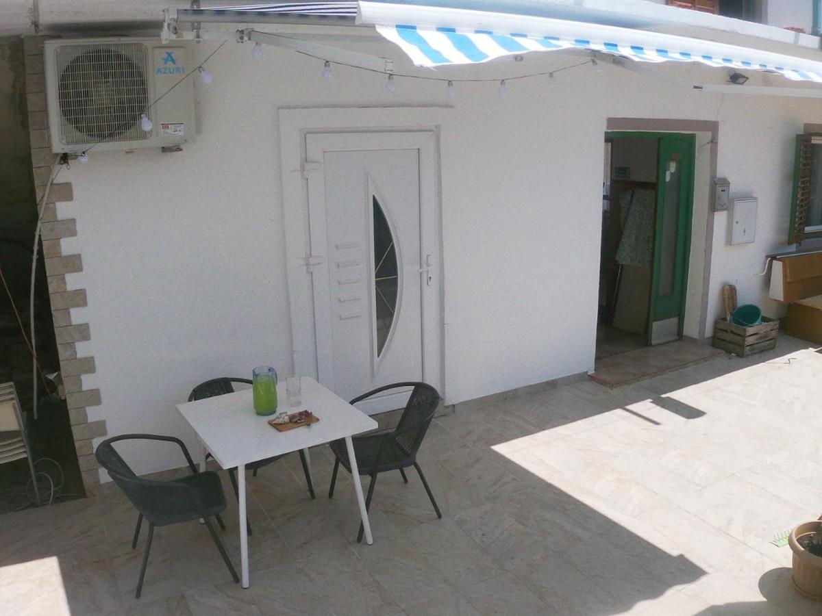Apartman Kevin Karlobag Exterior foto